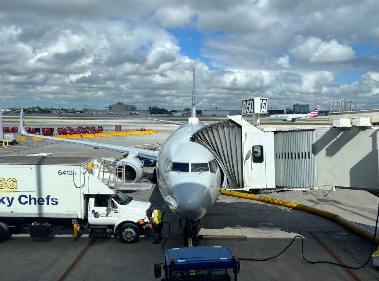 American Flight Attendant Smartly & Subtly Makes Sure Man Isn’t A Creep