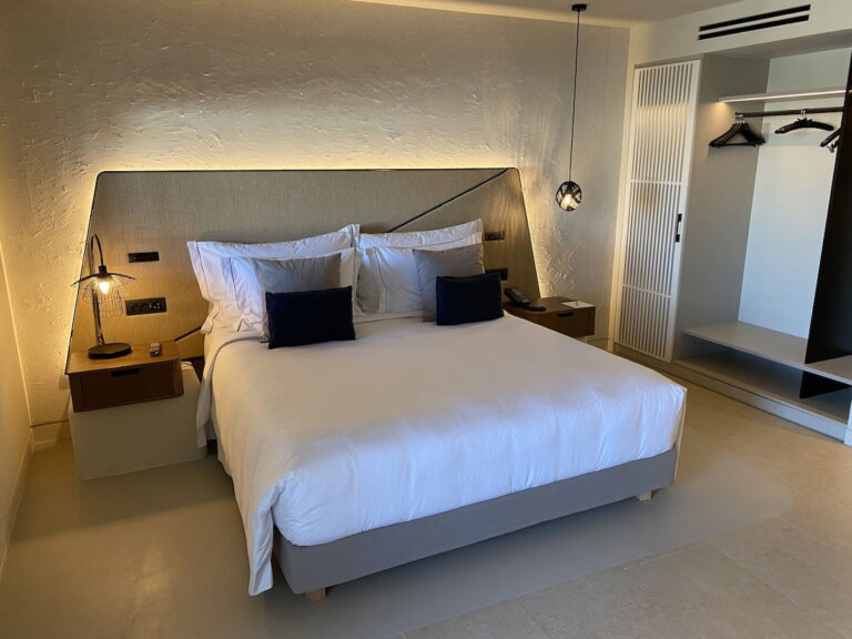 Giving Feedback When Checking Out Of Hotels: When Is It Worth Doing?