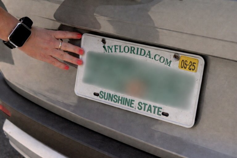 Man Arrested Because Rental Car License Plate Frame Covered The “S” In Sunshine State — Florida Police Say They Got It Wrong