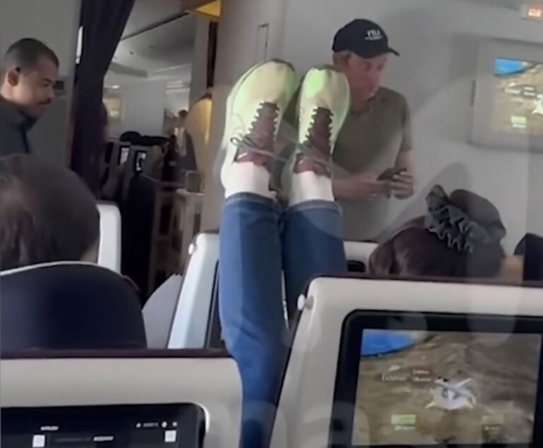 Qatar Airways Passenger Takes Absurd, Uncomfortable Revenge On Seat Recliner