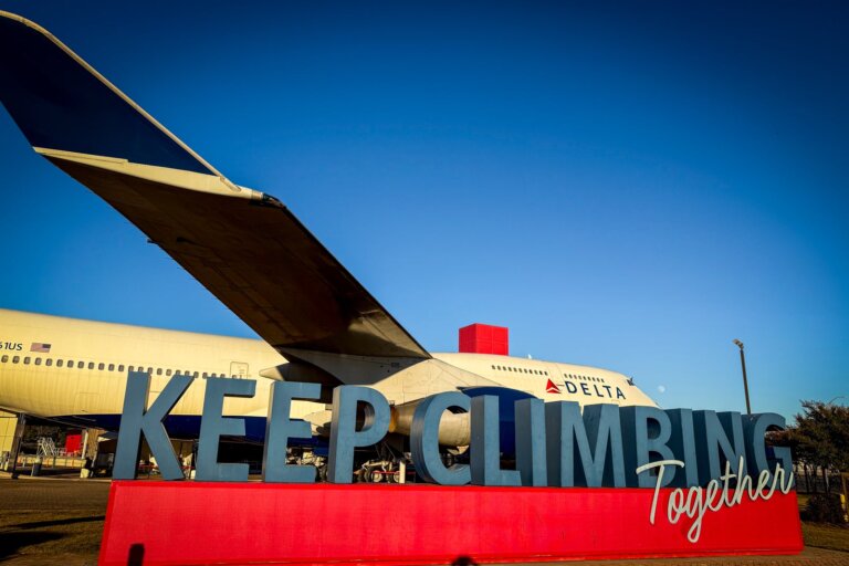 Check your email: Major airlines, including Delta and United, gifting status