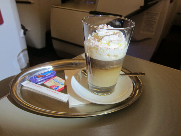 Airlines Serving The Best Non-Alcoholic Drinks, From Rare Tea To Blueberry Juice