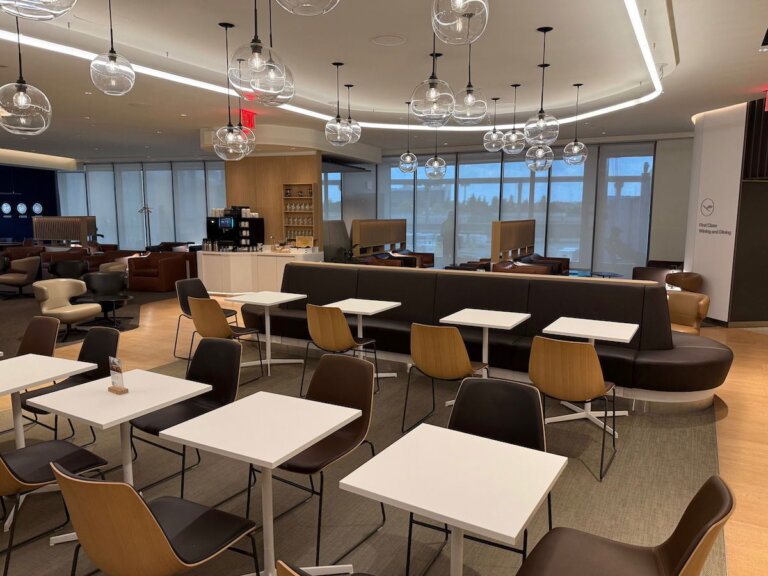 Star Alliance Airport Lounge Access Explained: Who Gets Entry?