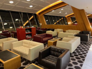 Oneworld Airport Lounge Access Explained: Who Gets Entry?