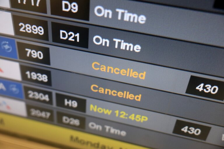 Airlines issue travel waivers ahead of major winter storm