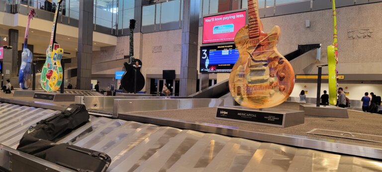 American Lost His Luggage, Passenger Says He Ended Up in a Psychiatric Hospital [Roundup]