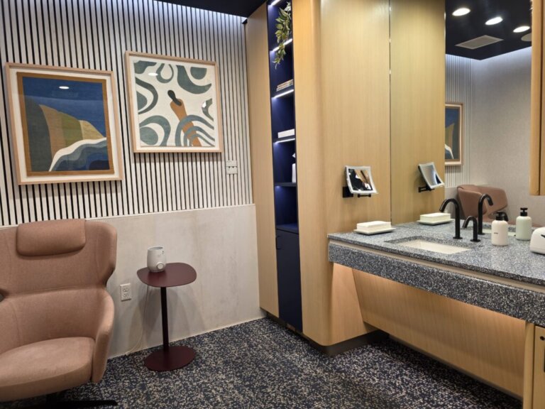 I’m Not Famous — Except In Airport Lounges