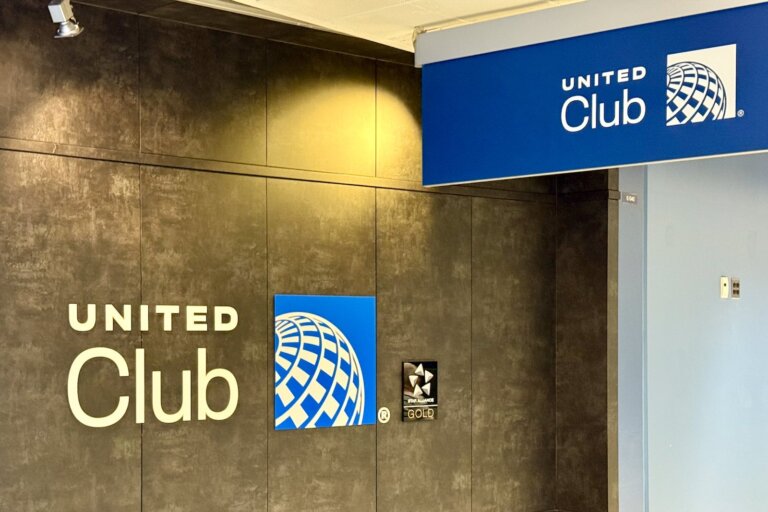 United eyes huge Houston lounge, teases 'even bigger' Dulles club